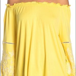 Women’s peasant shirt.